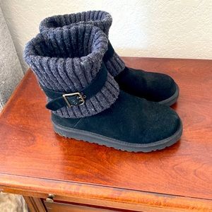 Ugg kid size 6 woman’s size 8 boots good condition